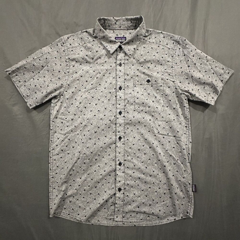 Patagonia Go To Shirt Mens M Button Up Jellyfish AOP Camp Beach Button Up